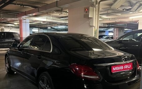Mercedes-Benz E-Класс, 2019 год, 3 500 000 рублей, 4 фотография