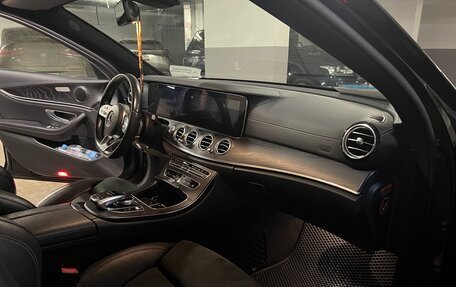 Mercedes-Benz E-Класс, 2019 год, 3 500 000 рублей, 8 фотография