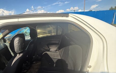 Renault Logan II, 2019 год, 385 000 рублей, 10 фотография