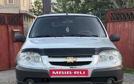 Chevrolet Niva I рестайлинг, 2009 год, 408 000 рублей, 2 фотография