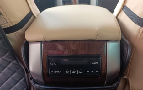 Toyota Land Cruiser Prado 150 рестайлинг 2, 2011 год, 2 400 999 рублей, 11 фотография