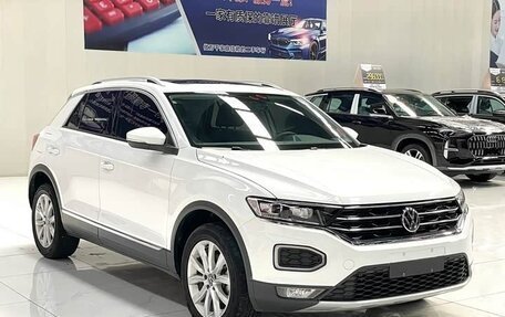 Volkswagen T-Roc I, 2022 год, 1 690 000 рублей, 1 фотография