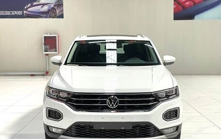 Volkswagen T-Roc I, 2022 год, 1 690 000 рублей, 3 фотография