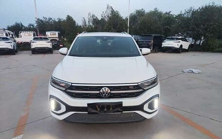 Volkswagen T-Roc I, 2024 год, 1 830 000 рублей, 3 фотография