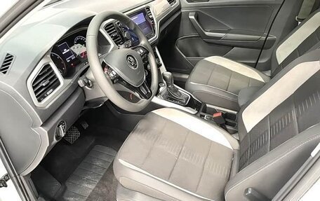 Volkswagen T-Roc I, 2022 год, 1 690 000 рублей, 18 фотография