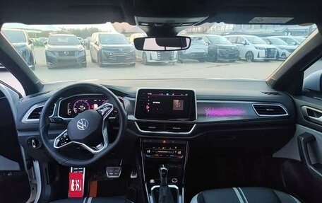Volkswagen T-Roc I, 2024 год, 1 830 000 рублей, 8 фотография