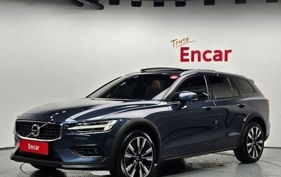 Volvo V60 Cross Country II, 2022 год, 4 548 000 рублей, 1 фотография