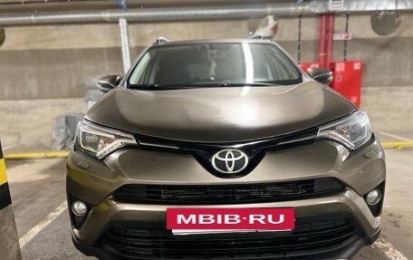 Toyota RAV4, 2018 год, 1 999 999 рублей, 10 фотография