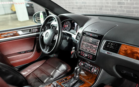 Volkswagen Touareg III, 2011 год, 2 100 000 рублей, 21 фотография