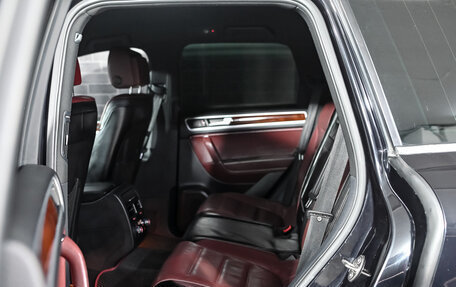Volkswagen Touareg III, 2011 год, 2 100 000 рублей, 26 фотография
