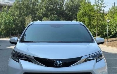 Toyota Sienna, 2023 год, 3 896 000 рублей, 1 фотография