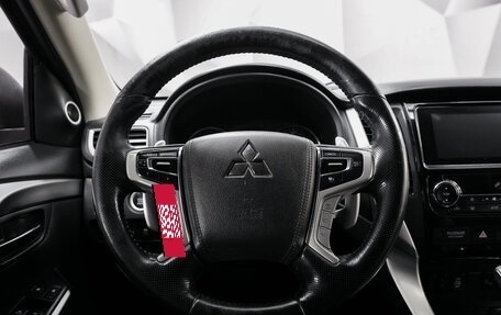 Mitsubishi Pajero Sport III рестайлинг, 2017 год, 2 494 000 рублей, 13 фотография