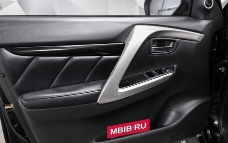 Mitsubishi Pajero Sport III рестайлинг, 2017 год, 2 494 000 рублей, 15 фотография