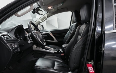 Mitsubishi Pajero Sport III рестайлинг, 2017 год, 2 494 000 рублей, 9 фотография