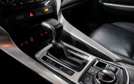 Mitsubishi Pajero Sport III рестайлинг, 2017 год, 2 494 000 рублей, 16 фотография