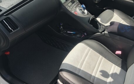 Toyota Prius, 2012 год, 1 180 000 рублей, 4 фотография