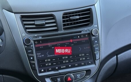 Hyundai Solaris II рестайлинг, 2011 год, 680 000 рублей, 24 фотография