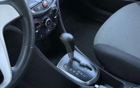 Hyundai Solaris II рестайлинг, 2011 год, 680 000 рублей, 28 фотография