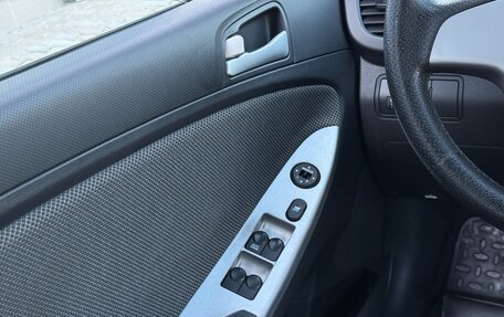 Hyundai Solaris II рестайлинг, 2011 год, 680 000 рублей, 31 фотография