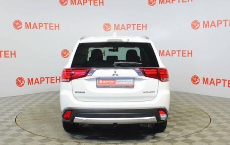 Mitsubishi Outlander III рестайлинг 3, 2018 год, 1 706 000 рублей, 6 фотография