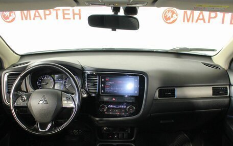 Mitsubishi Outlander III рестайлинг 3, 2018 год, 1 706 000 рублей, 17 фотография