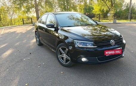 Volkswagen Jetta VI, 2014 год, 1 200 000 рублей, 2 фотография