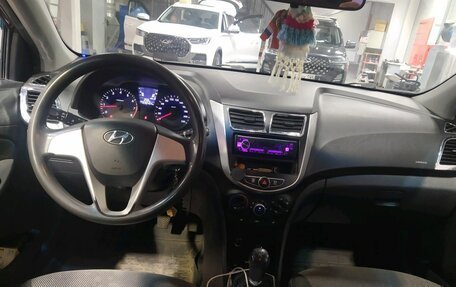 Hyundai Solaris II рестайлинг, 2011 год, 500 000 рублей, 5 фотография