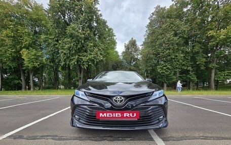 Toyota Camry, 2018 год, 1 690 000 рублей, 2 фотография