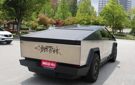 Tesla Cybertruck, 2024 год, 14 230 000 рублей, 3 фотография