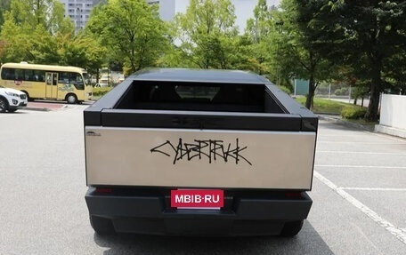 Tesla Cybertruck, 2024 год, 14 230 000 рублей, 4 фотография