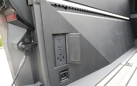Tesla Cybertruck, 2024 год, 14 230 000 рублей, 18 фотография