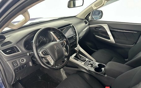 Mitsubishi Pajero Sport III рестайлинг, 2017 год, 2 275 000 рублей, 10 фотография