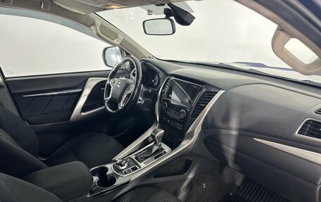 Mitsubishi Pajero Sport III рестайлинг, 2017 год, 2 275 000 рублей, 12 фотография