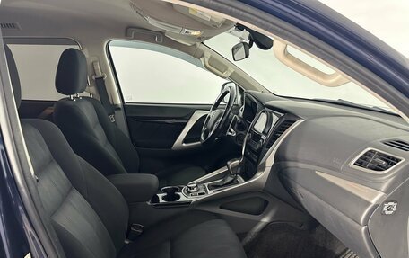 Mitsubishi Pajero Sport III рестайлинг, 2017 год, 2 275 000 рублей, 13 фотография