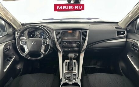 Mitsubishi Pajero Sport III рестайлинг, 2017 год, 2 275 000 рублей, 11 фотография
