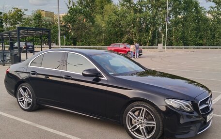 Mercedes-Benz E-Класс, 2019 год, 2 950 000 рублей, 2 фотография