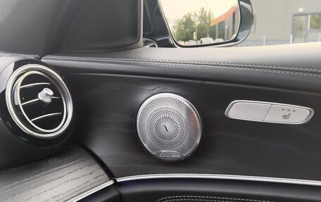 Mercedes-Benz E-Класс, 2019 год, 2 950 000 рублей, 16 фотография