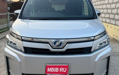 Toyota Voxy III, 2018 год, 2 650 000 рублей, 1 фотография
