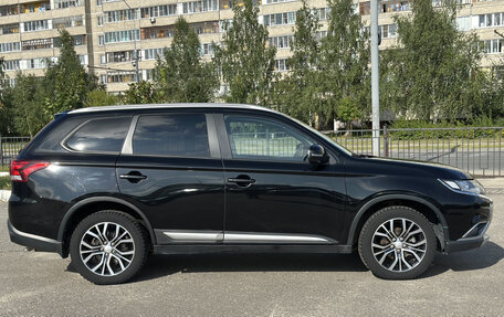 Mitsubishi Outlander III рестайлинг 3, 2015 год, 1 590 000 рублей, 4 фотография