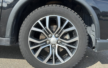 Mitsubishi Outlander III рестайлинг 3, 2015 год, 1 590 000 рублей, 18 фотография