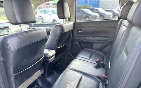 Mitsubishi Outlander III рестайлинг 3, 2015 год, 1 590 000 рублей, 12 фотография