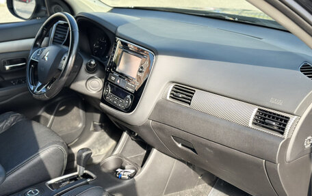 Mitsubishi Outlander III рестайлинг 3, 2015 год, 1 590 000 рублей, 11 фотография