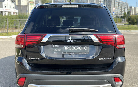 Mitsubishi Outlander III рестайлинг 3, 2015 год, 1 590 000 рублей, 6 фотография