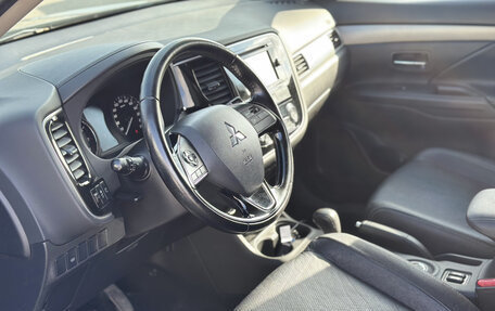 Mitsubishi Outlander III рестайлинг 3, 2015 год, 1 590 000 рублей, 16 фотография