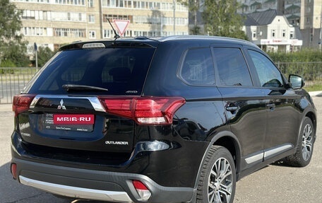 Mitsubishi Outlander III рестайлинг 3, 2015 год, 1 590 000 рублей, 5 фотография
