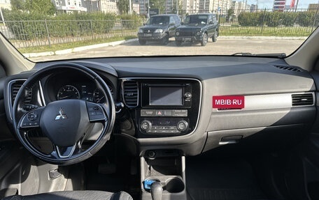 Mitsubishi Outlander III рестайлинг 3, 2015 год, 1 590 000 рублей, 14 фотография