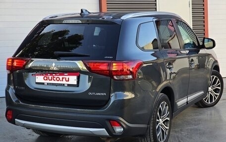 Mitsubishi Outlander III рестайлинг 3, 2017 год, 2 495 000 рублей, 6 фотография
