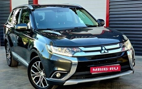 Mitsubishi Outlander III рестайлинг 3, 2017 год, 2 495 000 рублей, 3 фотография