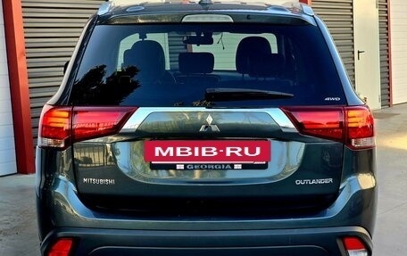 Mitsubishi Outlander III рестайлинг 3, 2017 год, 2 495 000 рублей, 5 фотография