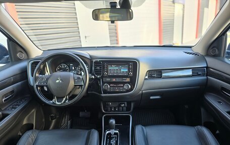 Mitsubishi Outlander III рестайлинг 3, 2017 год, 2 495 000 рублей, 10 фотография